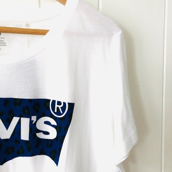 Levis Womens White T-Shirt Leopard Batwing Logo 1X - Picture 8 of 11